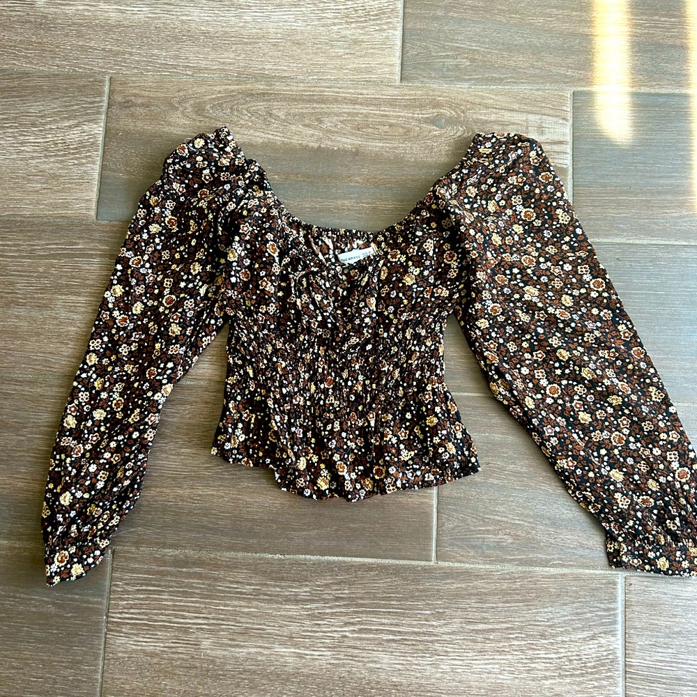 Brown floral top perfect for fall. Faithful the brand.